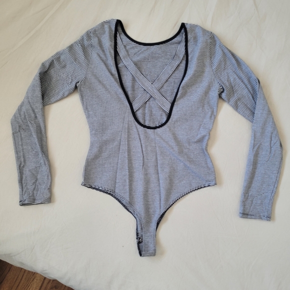 Striped long sleeve bodysuit - Picture 6 of 7